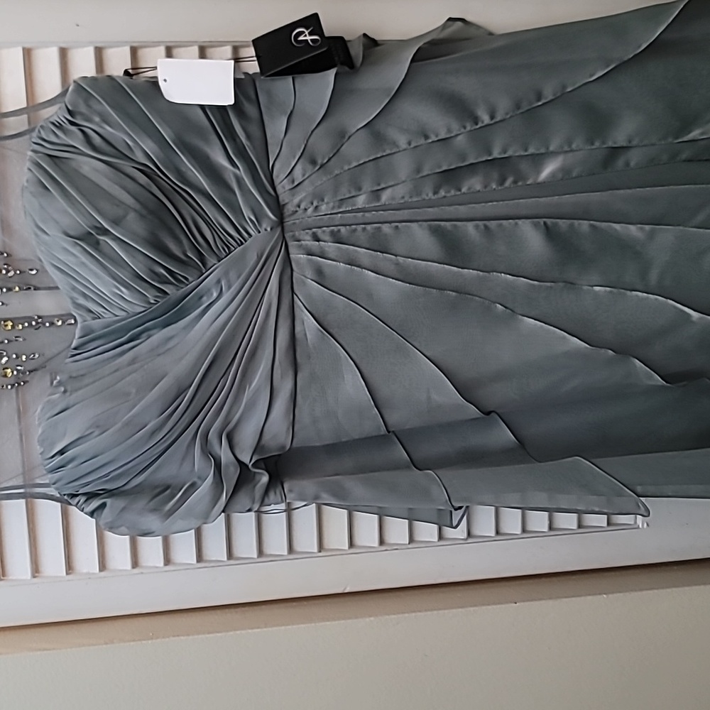 Dress - Picture 4 of 4